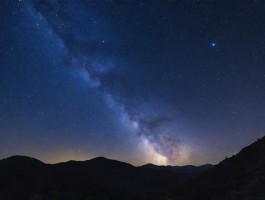 (腾讯/百科)双子座流星雨母体本身可以发光吗